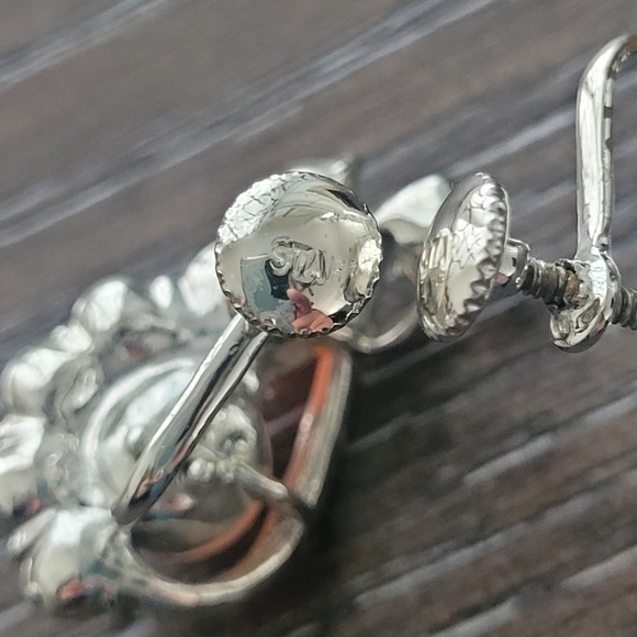 Vintage STAR signed pink moonglow lucite and aurora borealis screw on earrings - Picture 4 of 5